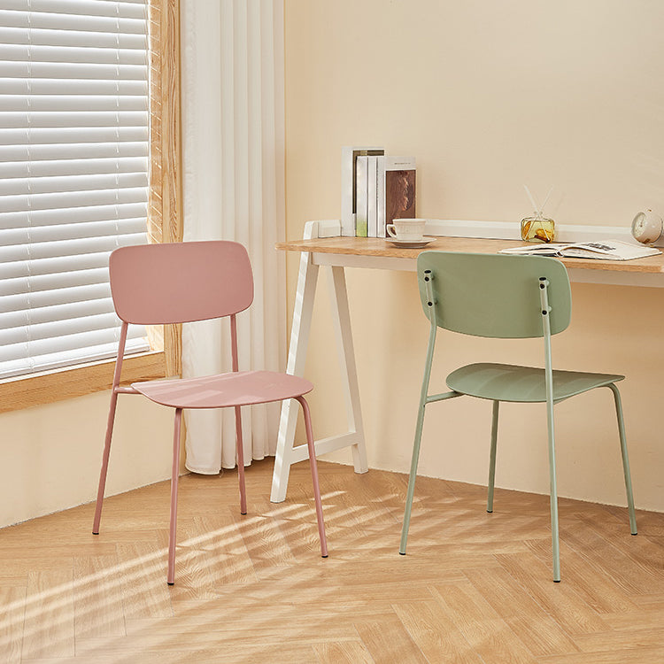Silla de comedor de estilo moderno Silla auxiliar apilable sin brazos con patas de metal