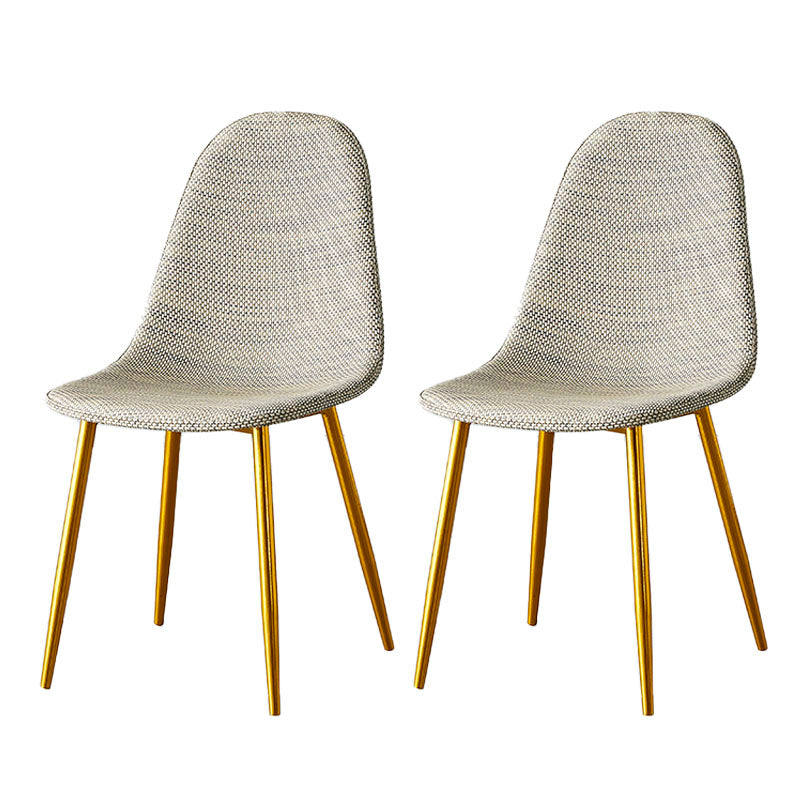 El plástico del diseño escandinavo que cena la silla lateral sin brazos del respaldo sólido de las sillas sin brazos