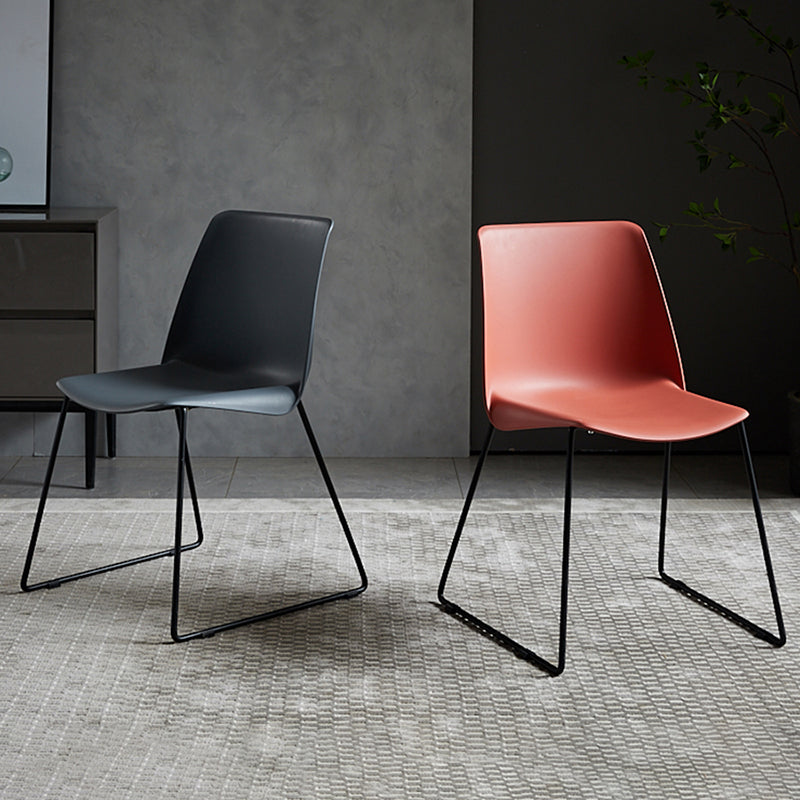 Silla de comedor sin brazo de plástico de estilo industrial