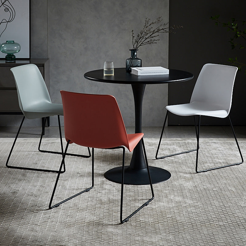 Silla de comedor sin brazo de plástico de estilo industrial