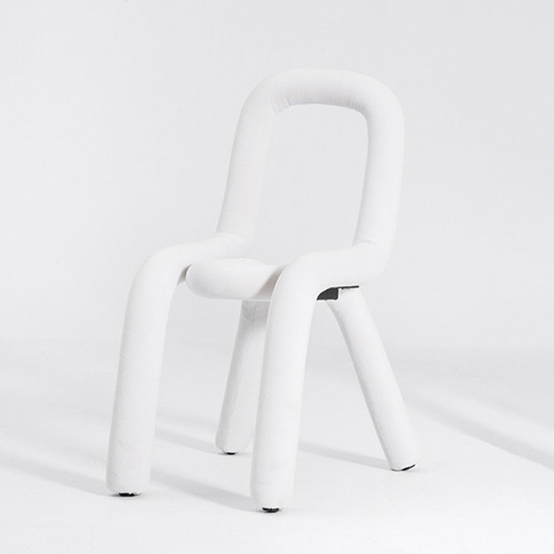 Silla lateral curvada de terciopelo de estilo diseñador, silla de comedor con respaldo abierto y acabado mate
