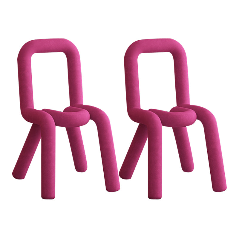 Silla lateral curvada de terciopelo de estilo diseñador, silla de comedor con respaldo abierto y acabado mate