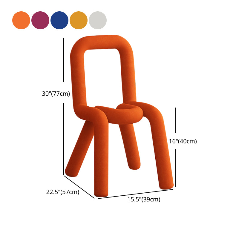 Silla lateral curvada de terciopelo de estilo diseñador, silla de comedor con respaldo abierto y acabado mate