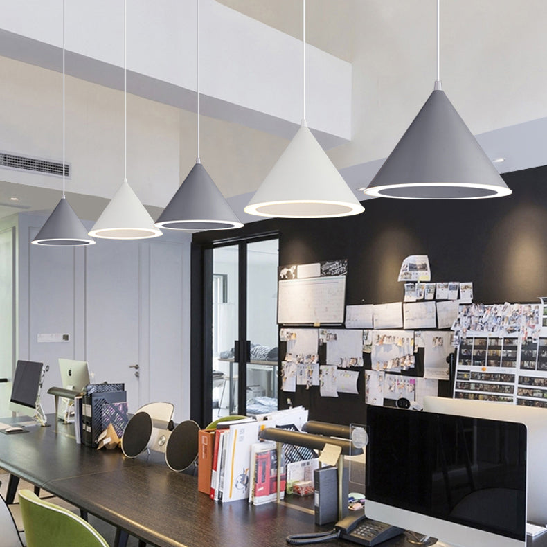 Pendard à LED en forme de cône métallique