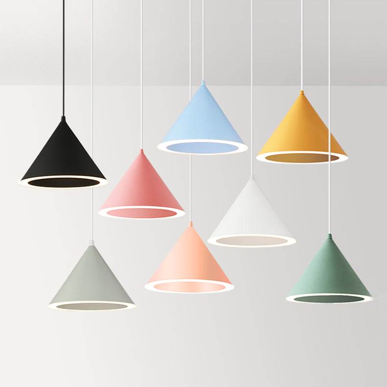 Pendard à LED en forme de cône métallique