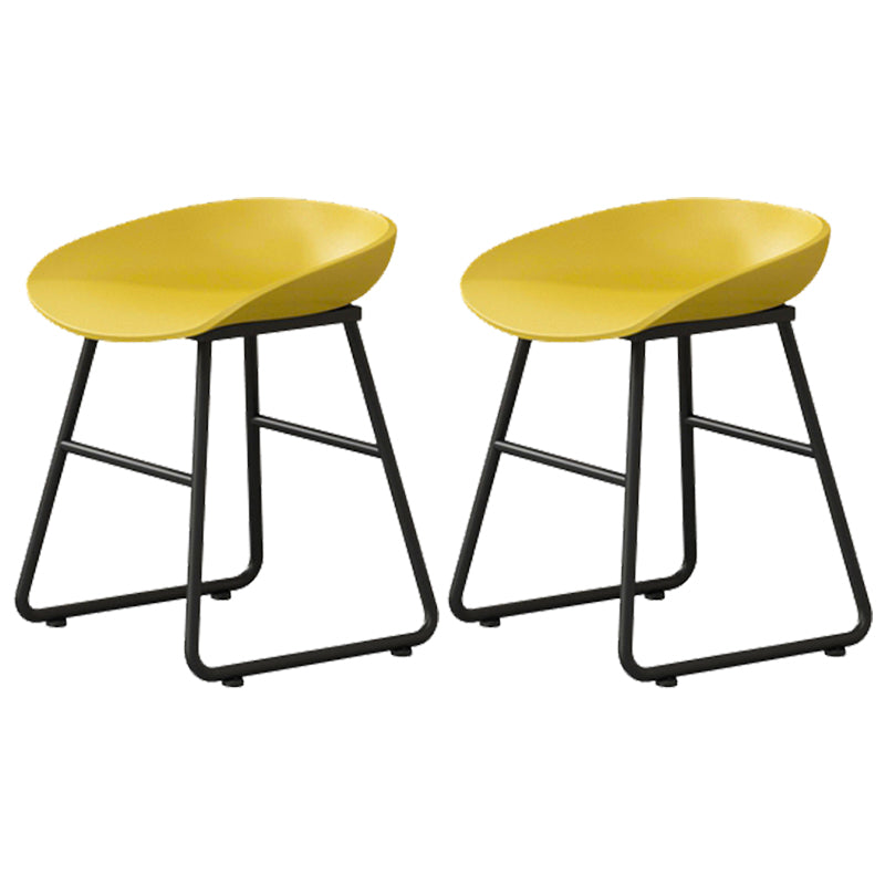 Moderner Thekenhocker ohne Armlehnen, Eisen-Haushalts-Barhocker mit Kunststoffsitz und Pedal