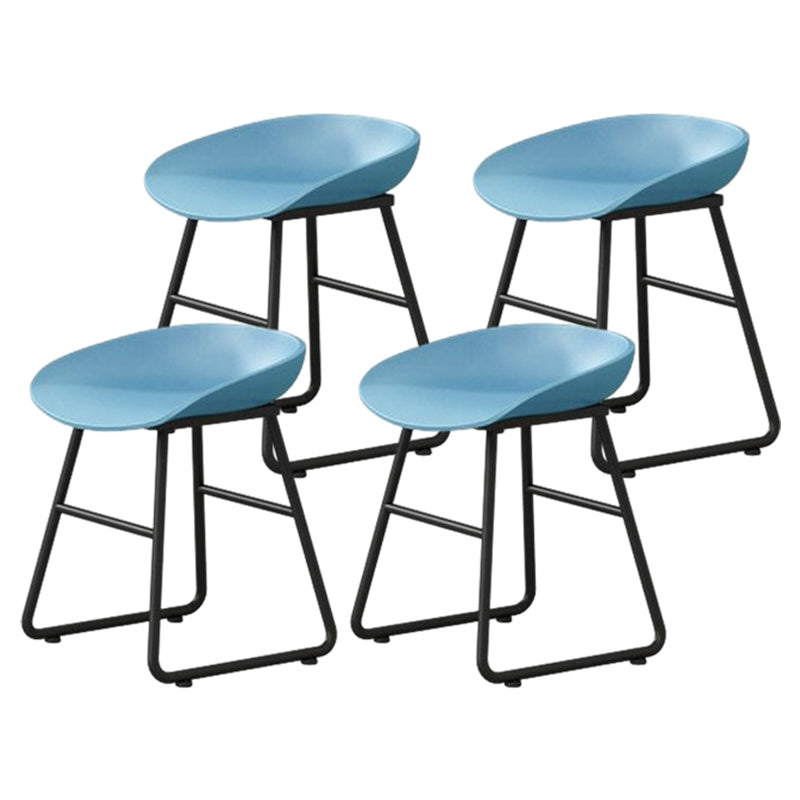 Moderner Thekenhocker ohne Armlehnen, Eisen-Haushalts-Barhocker mit Kunststoffsitz und Pedal