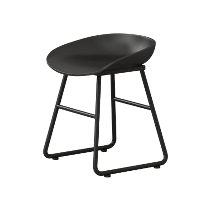 Moderner Thekenhocker ohne Armlehnen, Eisen-Haushalts-Barhocker mit Kunststoffsitz und Pedal