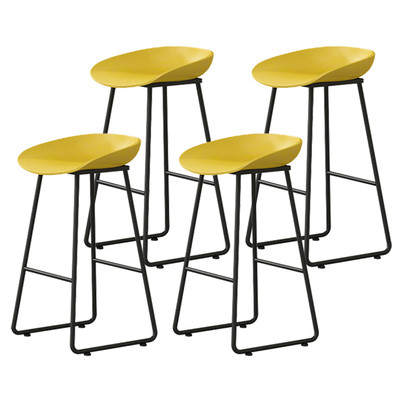 Moderner Thekenhocker ohne Armlehnen, Eisen-Haushalts-Barhocker mit Kunststoffsitz und Pedal