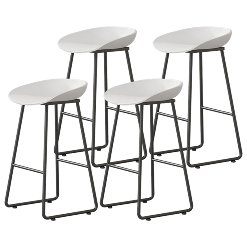 Moderner Thekenhocker ohne Armlehnen, Eisen-Haushalts-Barhocker mit Kunststoffsitz und Pedal