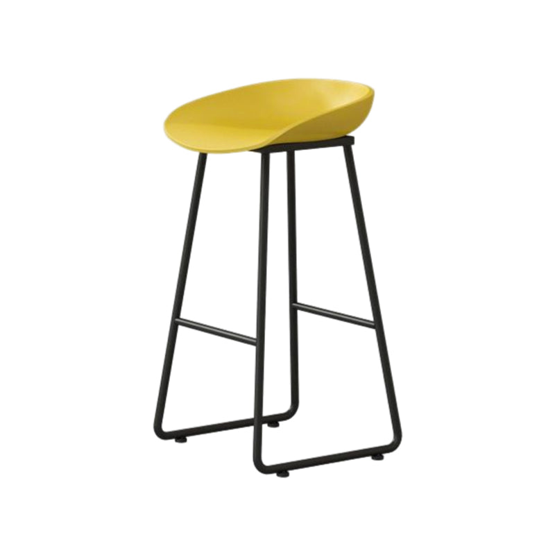 Moderner Thekenhocker ohne Armlehnen, Eisen-Haushalts-Barhocker mit Kunststoffsitz und Pedal