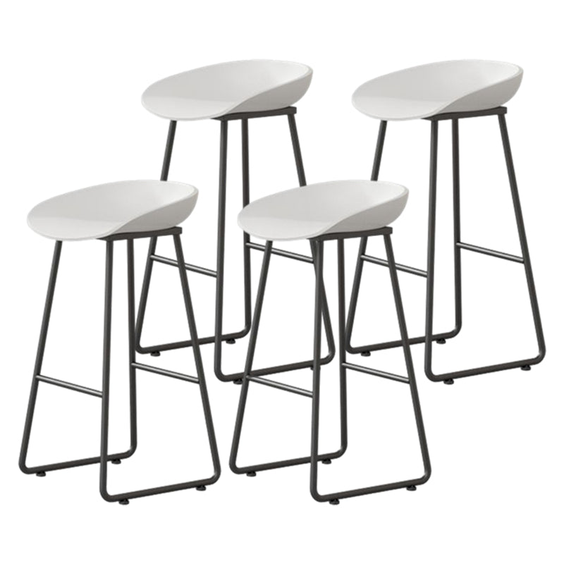 Moderner Thekenhocker ohne Armlehnen, Eisen-Haushalts-Barhocker mit Kunststoffsitz und Pedal