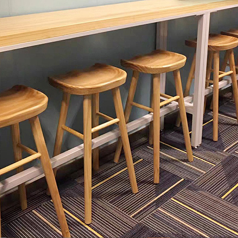 Moderner armloser Thekenhocker aus Holz, Restaurant-Barhocker mit Holzsitz und Pedal