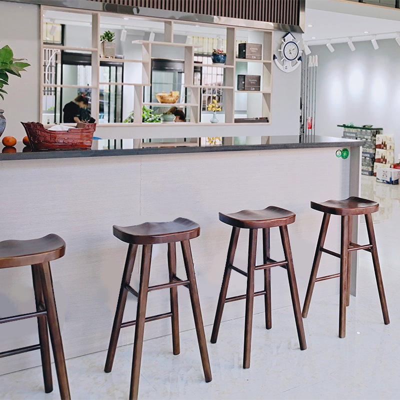 Moderner armloser Thekenhocker aus Holz, Restaurant-Barhocker mit Holzsitz und Pedal