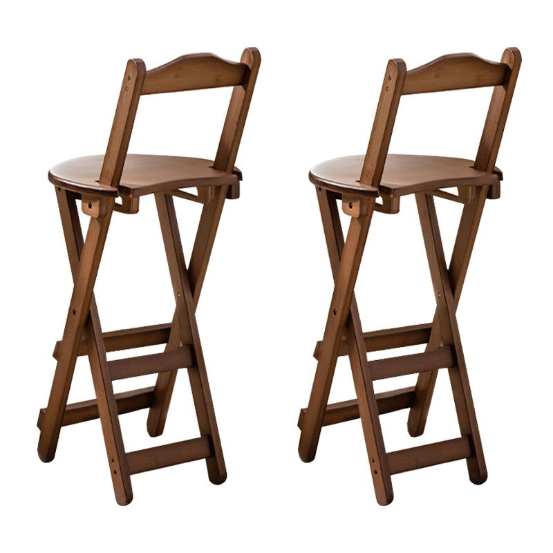 Moderno sgabello da banco in legno con un sedile in legno con sedile in legno e pedale