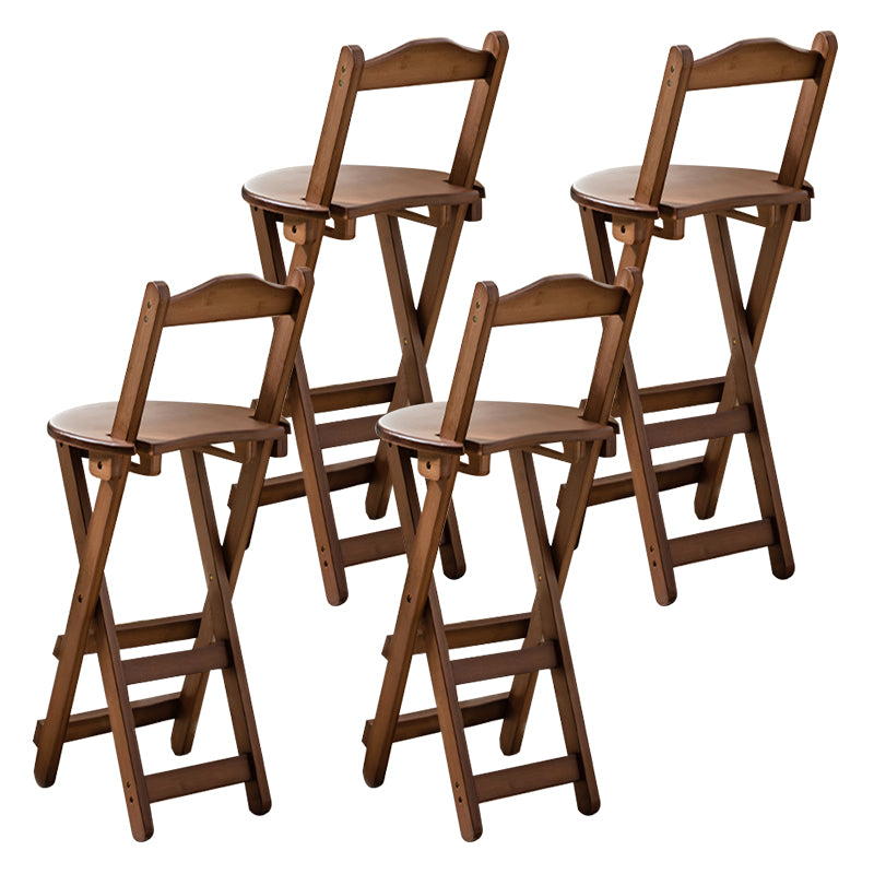Moderno sgabello da banco in legno con un sedile in legno con sedile in legno e pedale