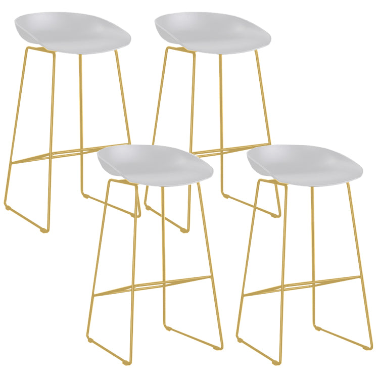 Modern Style Iron Bar Stool with Footrest Coffee Shop Casual Bar Stool