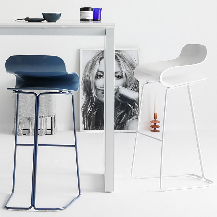 Moderner Thekenhocker ohne Armlehnen, Stahl-Café-Barhocker mit Kunststoffsitz