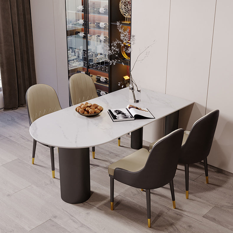Tavolo da pranzo moderno con piano in pietra e base in acciaio nero