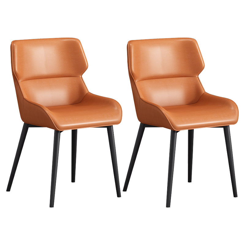 Silla de comedor moderna Parsons curvada de cuero con acabado mate