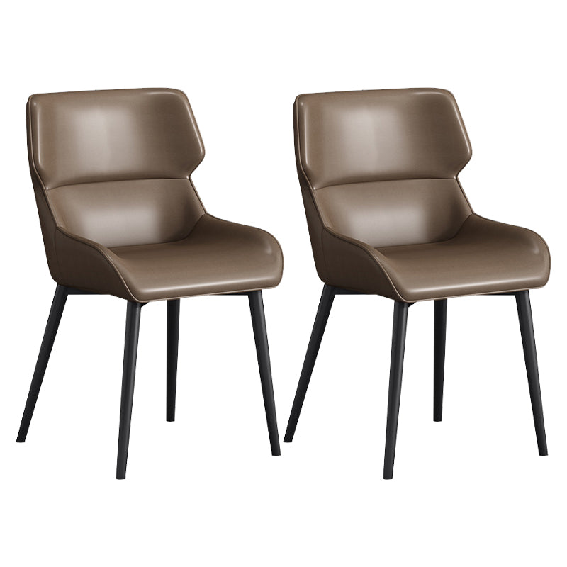 Silla de comedor moderna Parsons curvada de cuero con acabado mate