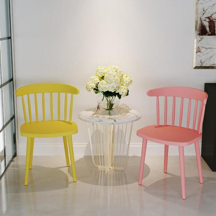 Silla lateral de comedor de cocina escandinava de plástico Silla trasera Windsor