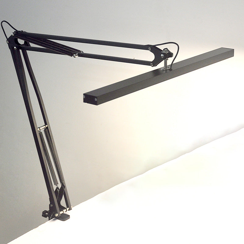 Moderne stijl lineaire nachttafellamp metaal 1 licht nachtkastje lamp in zwarte afwerking