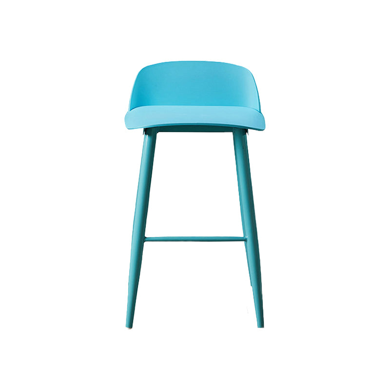 Taburete de asiento de pp de estilo industrial con patas de hierro para barra de cocina