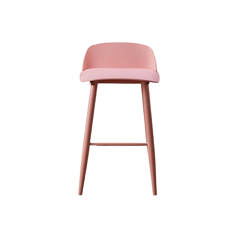 Taburete de asiento de pp de estilo industrial con patas de hierro para barra de cocina