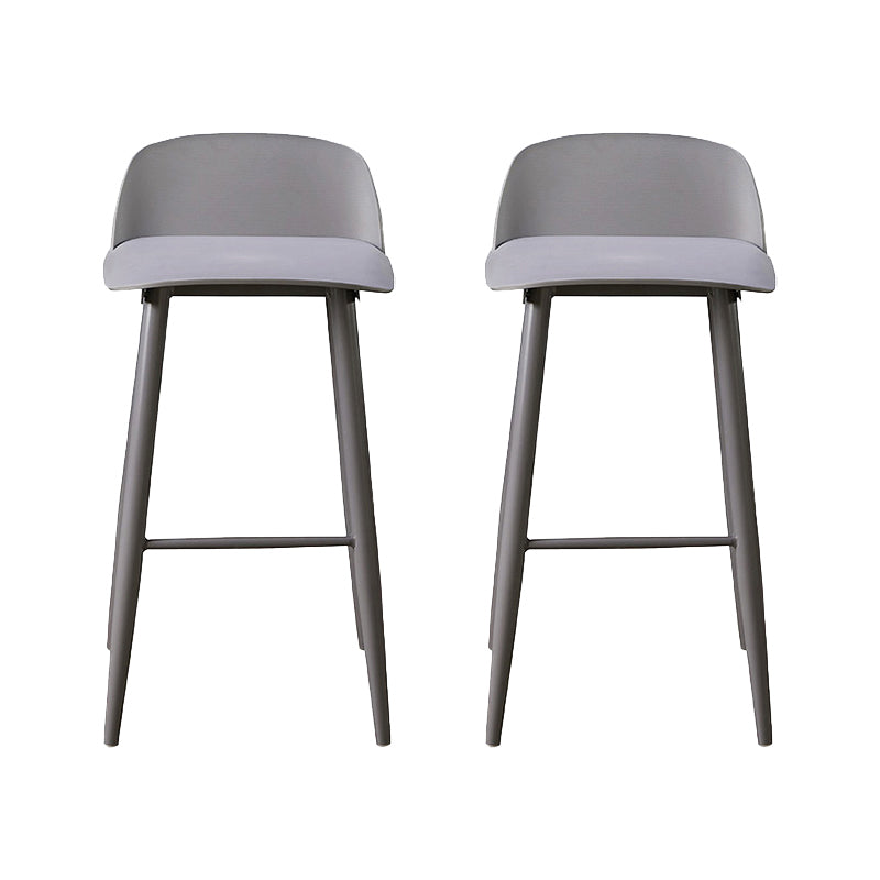 Taburete de asiento de pp de estilo industrial con patas de hierro para barra de cocina