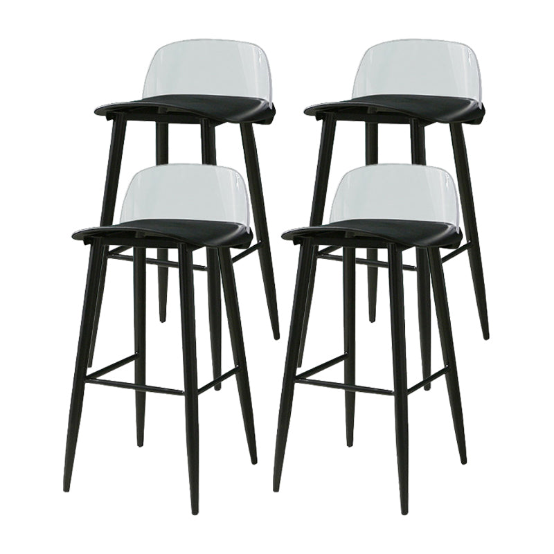 Taburete de asiento de pp de estilo industrial con patas de hierro para barra de cocina