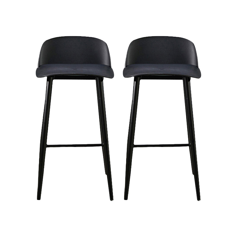 Taburete de asiento de pp de estilo industrial con patas de hierro para barra de cocina