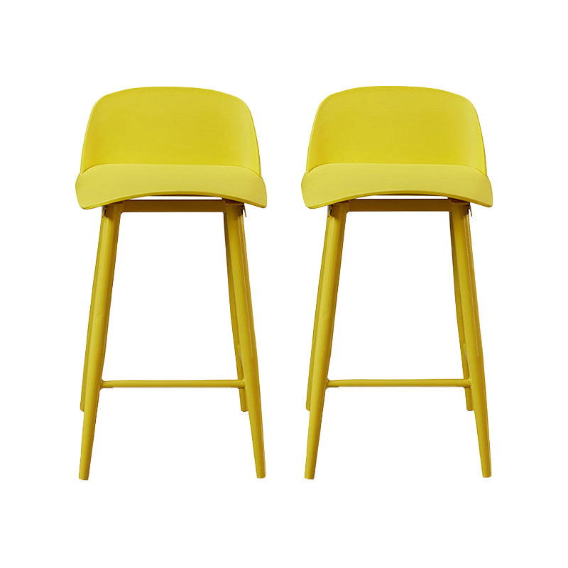 Taburete de asiento de pp de estilo industrial con patas de hierro para barra de cocina