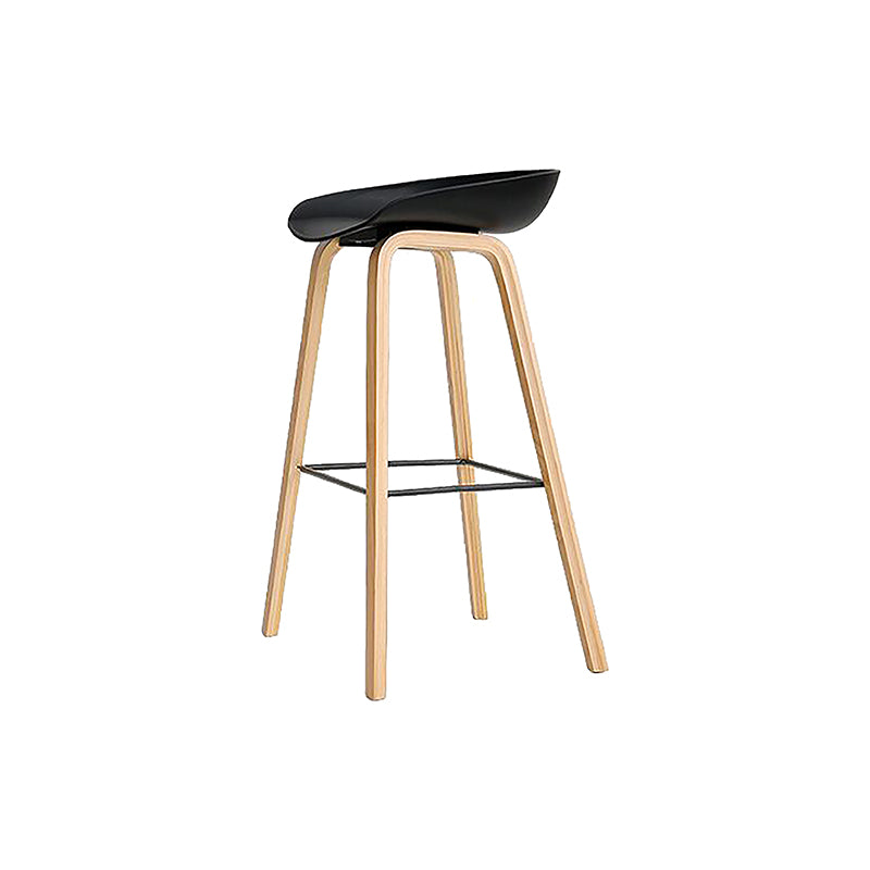 Moderner Barhocker aus Massivholz mit Fußstütze und Acryl-Barhocker mit niedriger Rückenlehne