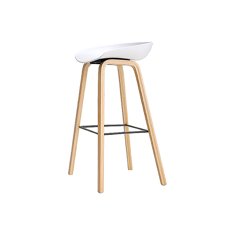 Moderner Barhocker aus Massivholz mit Fußstütze und Acryl-Barhocker mit niedriger Rückenlehne