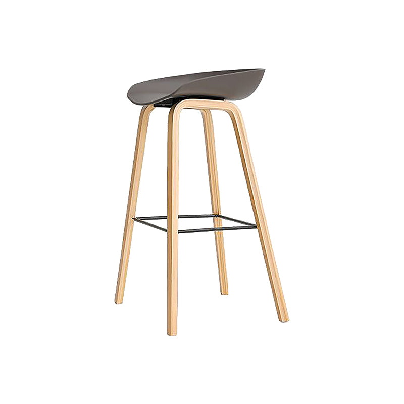 Moderner Barhocker aus Massivholz mit Fußstütze und Acryl-Barhocker mit niedriger Rückenlehne