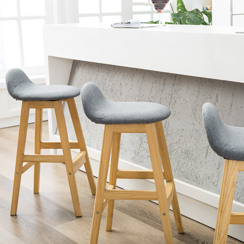 Taburete de bar interior de cuero contemporáneo de madera maciza con respaldo bajo