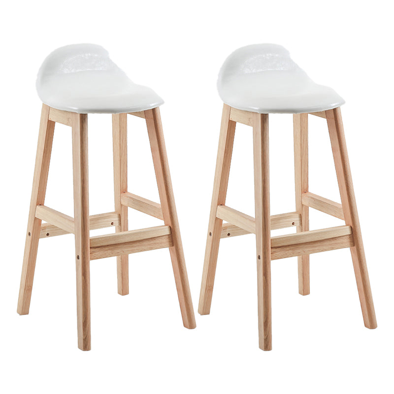 Taburete de bar interior de cuero contemporáneo de madera maciza con respaldo bajo
