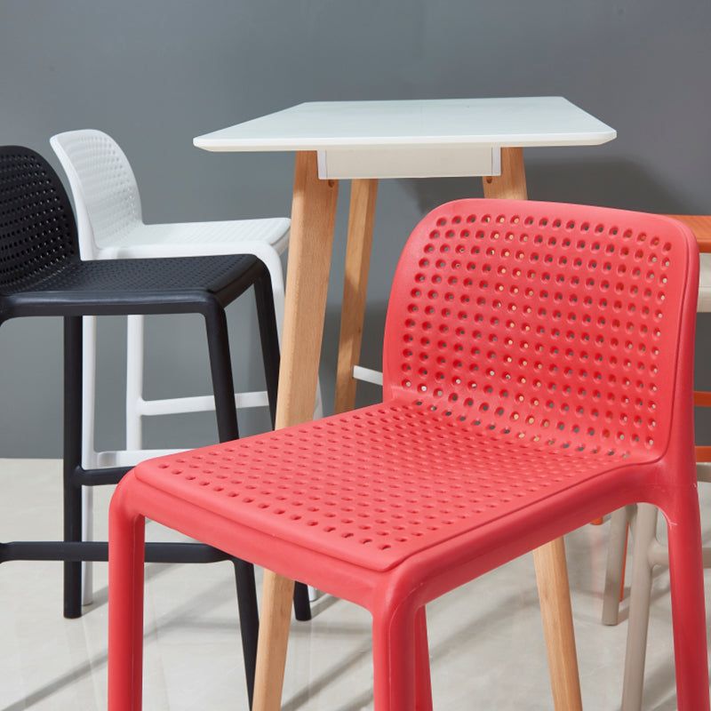 Sgabello da bar in plastica moderno sgabello da banco posteriore senza braccio con sedile di plastica e pedale