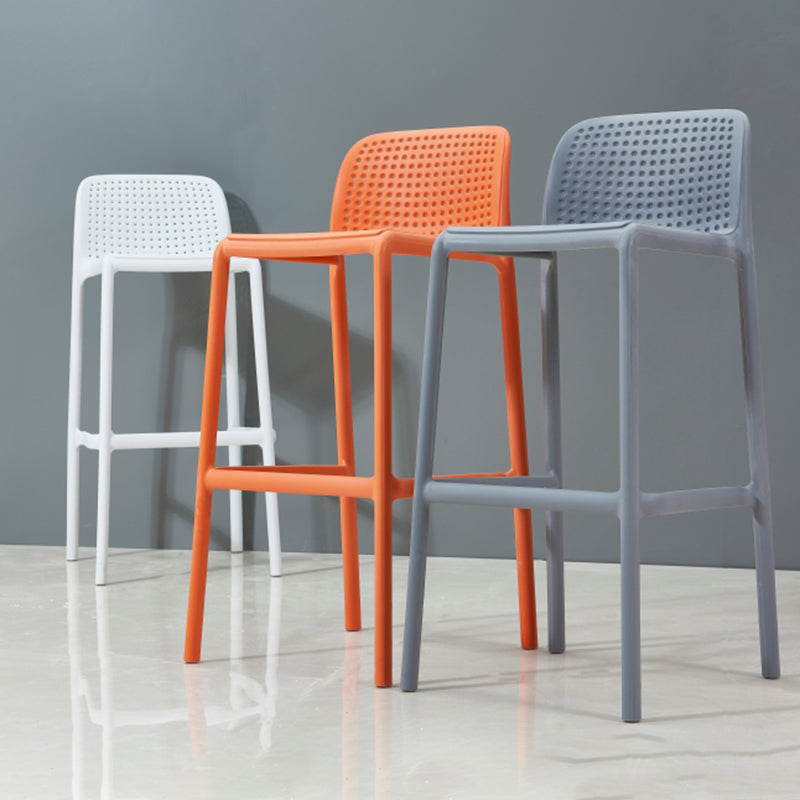 Sgabello da bar in plastica moderno sgabello da banco posteriore senza braccio con sedile di plastica e pedale