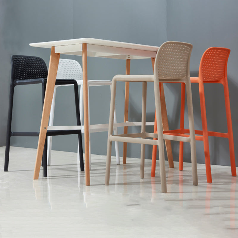 Sgabello da bar in plastica moderno sgabello da banco posteriore senza braccio con sedile di plastica e pedale
