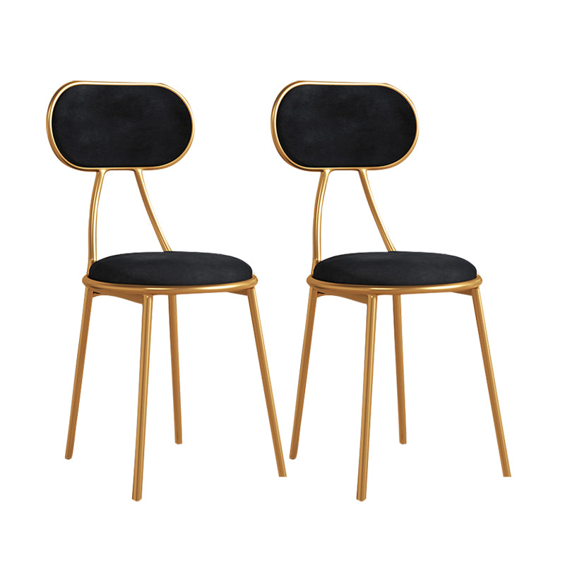 Silla lateral tapizada de diseño nórdico con respaldo abierto