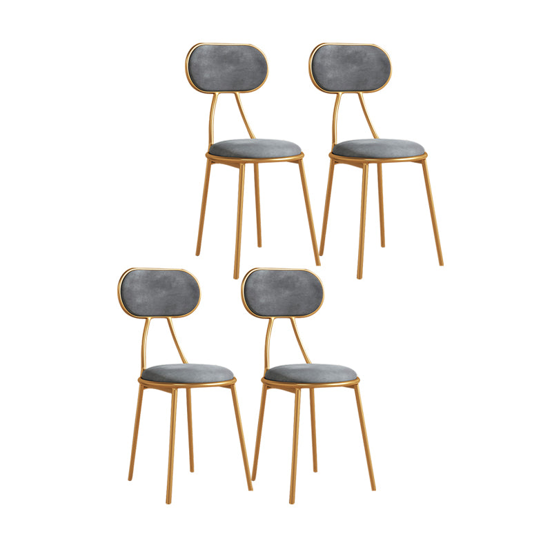 Silla lateral tapizada de diseño nórdico con respaldo abierto