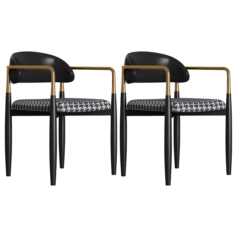 Eigentijdse gestoffeerde thuisfauteuil met matte afwerking en open rugleuning