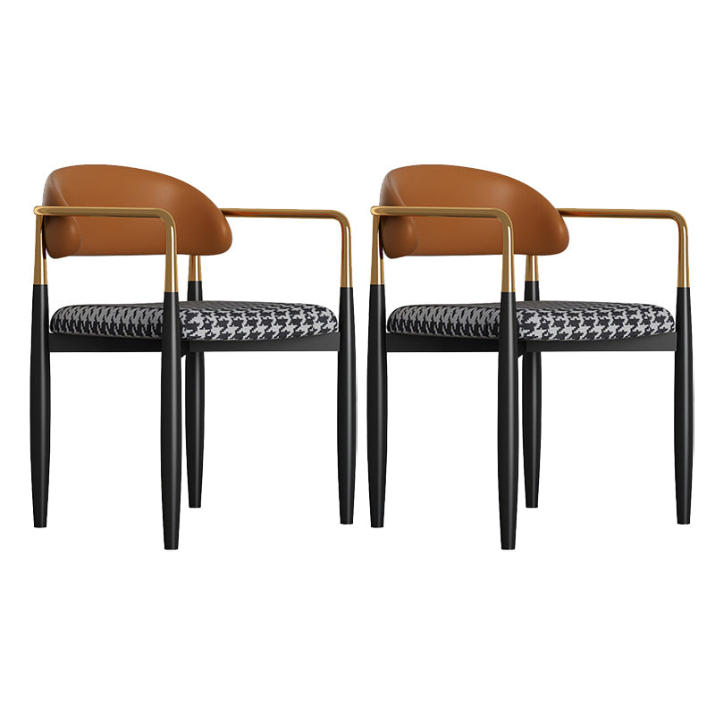 Eigentijdse gestoffeerde thuisfauteuil met matte afwerking en open rugleuning