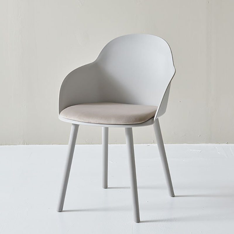 Eigentijdse eetkamerstoelen, eetkamerstoelen met massieve rugleuning en kunststof poten