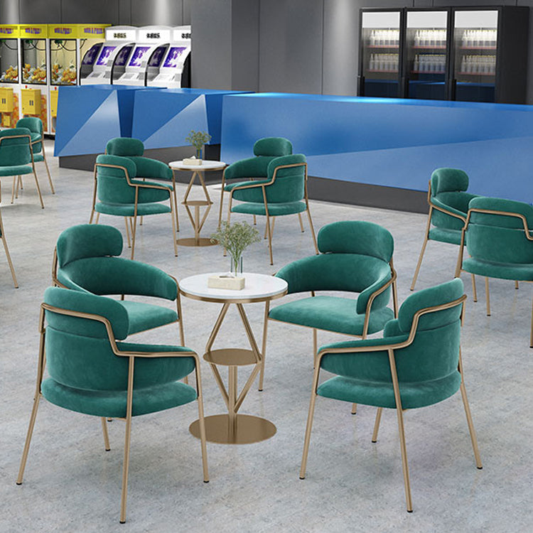 Sillas de comedor con brazo de terciopelo Glam, silla de comedor de metal para uso en restaurantes