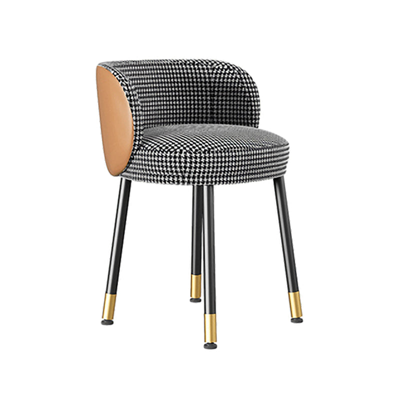 Scandinavische stijl armloze stoel met stevige rugleuning en gestoffeerde zijstoelen