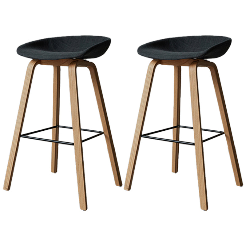 Barhocker im skandinavischen Stil, Holzbeine, PP-Schalensitz für Thekenbar