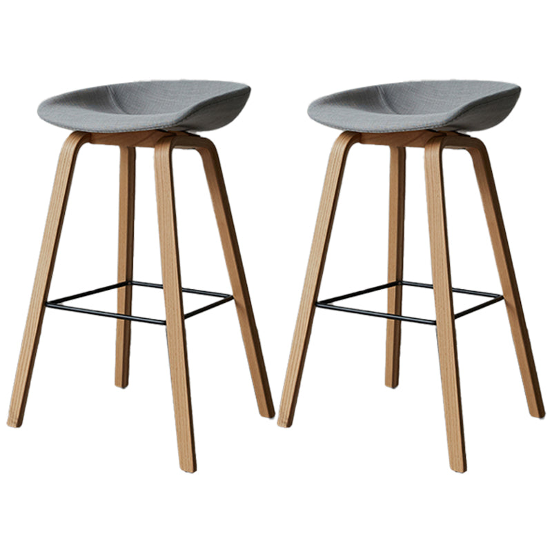 Barhocker im skandinavischen Stil, Holzbeine, PP-Schalensitz für Thekenbar